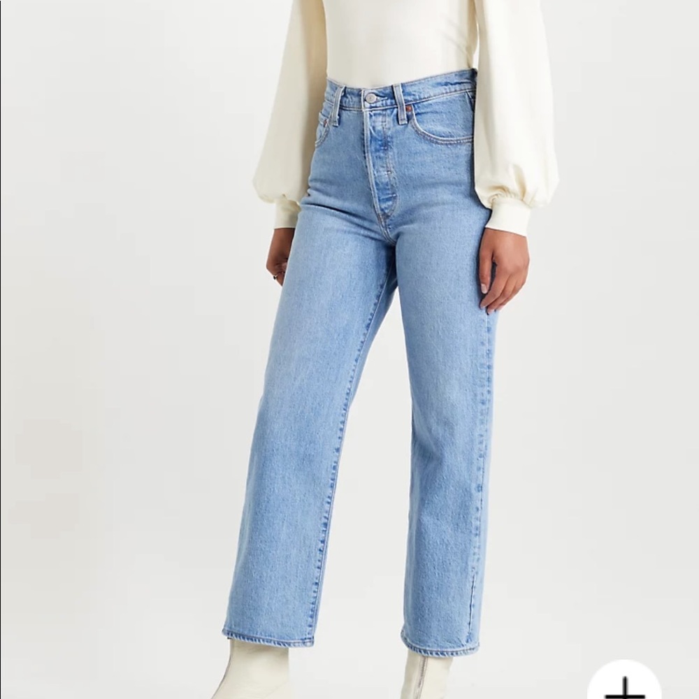 Levi’s NWT rib cage straight ankle 29 x 27”